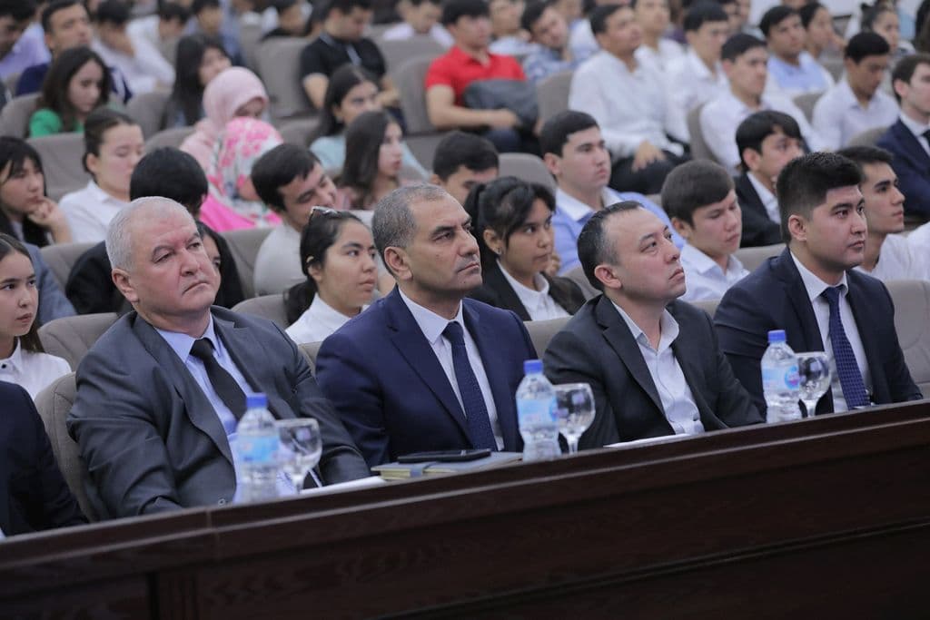 В Ташкентском государственном экономическом университете был организован форум на тему “фриланс-это профессия будущего”.